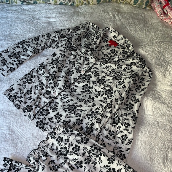 Victoria's Secret Other - EUC pj set Victoria’s Secret flannel black/ white Victoria's Secret Other - EUC pj set Victoria’s Secret flannel black/ white